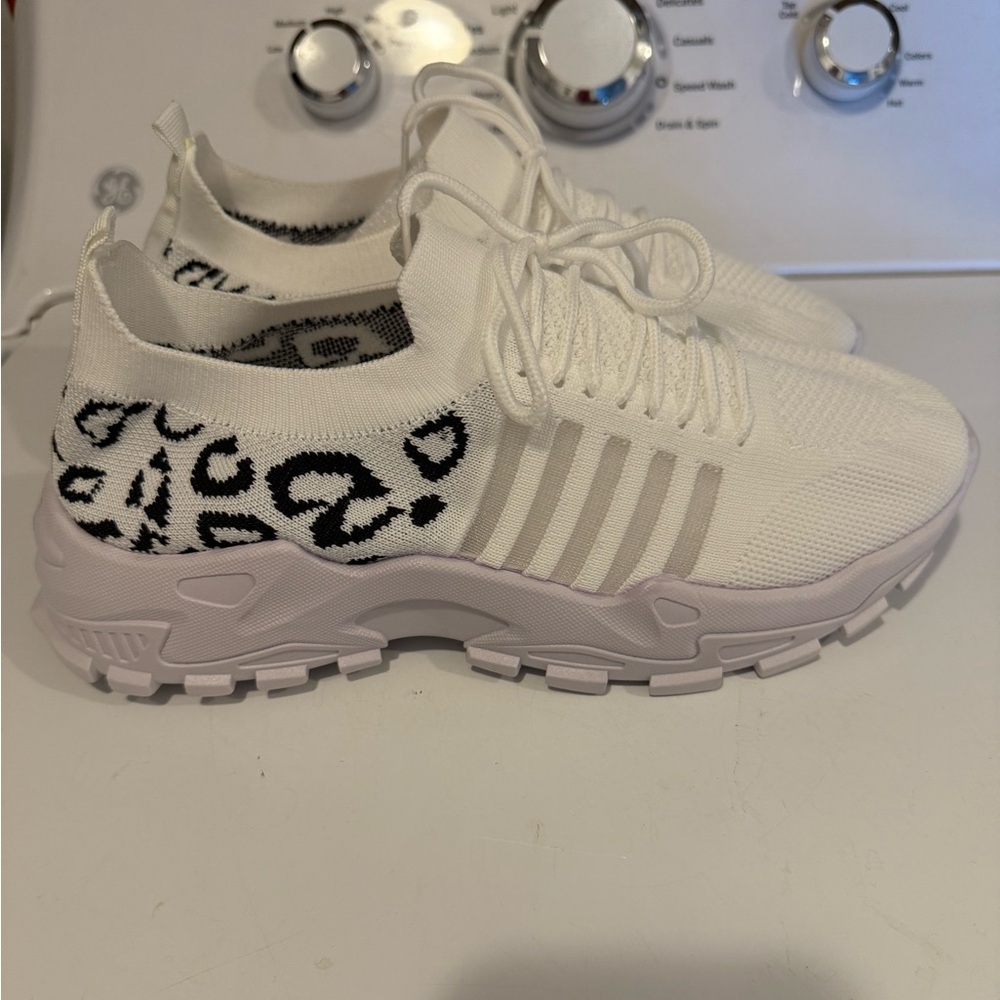Women's White Sneakers size 11 - Picture 8 of 8